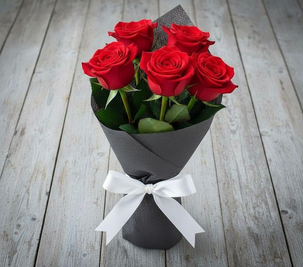 Букет 5 Красных роз Эдлесс Лав в Кирпильской