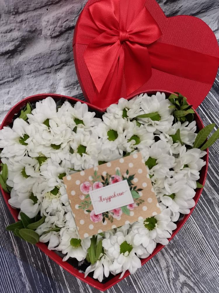 Цветочная композиция из Хризантемы в виде сердца в Кирпильской