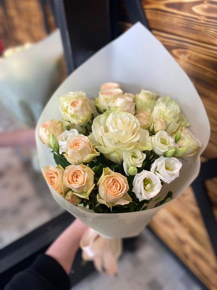 Букет цветов из: Розы и Лизиантусы в Кирпильской